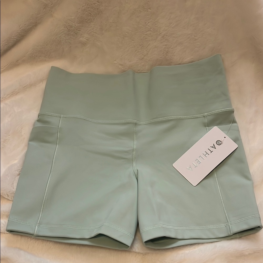 Athleta Salutation Stash 5” short